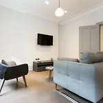 Soho Luxury 1 Bedroom Apartment By Concept Apartments