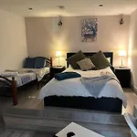 Charming Studio Apartment In London