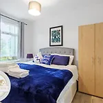 Modern 2 Bed East London Home By Rebby Properties Sleeps 5 Near Canning Town Station