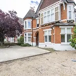 Spacious Flat In London
