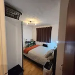 Amazing 1 Bed Flat, London Sw19