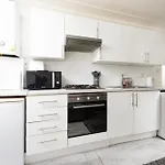 One Bedroom Apartment Opposite Brent Cross Station