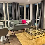 Phoenix 2 Bedroom Apartment In London