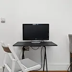 Modern Serviced 3-Bedroom Flat In East London