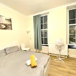 Private Studio In Central London Moments From Oxford St