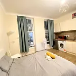 Private Studio In Central London Moments From Oxford St