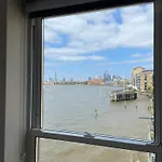 Private Riverside Bedroom In Limehouse, Central London