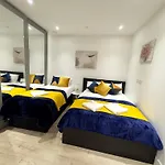 Tower Bridge, London Luxury Flat With Beautiful Garden Views