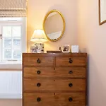 Traditional Treasure - 3 Bedroom Home By Hyde Park