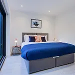 Hybrid Resi - London, Fulham Near Chelsea And Putney