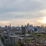 Luxury & Spacious 2 Bedroom Apt With City Views