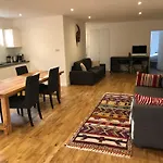 Spacious Self-Contained Flat - 33As1