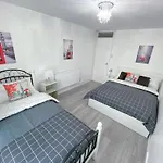 2 Bedroom Flat, Dalston Junction, London