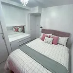 2 Bedroom Flat, Dalston Junction, London