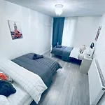 2 Bedroom Flat, Dalston Junction, London