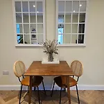 Spacious & Renovated 1-Bed Garden Flat In London