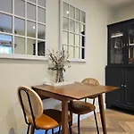 Spacious & Renovated 1-Bed Garden Flat In London