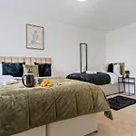 Elegant Home Next To Wembley Stadium