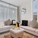 Elegant Home Next To Wembley Stadium