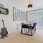Elegant Home Next To Wembley Stadium
