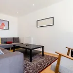 Cosy 4 Bed Apt In Central London- Sleeps 8