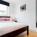 Cosy 4 Bed Apt In Central London- Sleeps 8