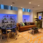 Luxurious 2 Bedroon Flat In The Heart Of London
