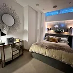 Luxurious 2 Bedroon Flat In The Heart Of London