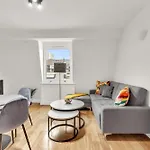 Contemporary Oasis In Paddington