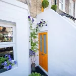 Pass The Keys Stylishly Designed London Townhouse - Garden Oasis