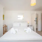 Pass The Keys Stylishly Designed London Townhouse - Garden Oasis