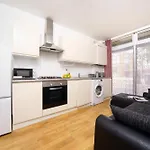 Cozy 2-Bed Garden Flat, With Free Private Parking, Wembley