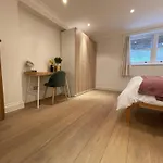 5 Bed House - Fancy - Sleep Up To 12 - Central