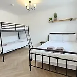 Newly Renovated Studios & Ensuite Rooms! - Camberwell