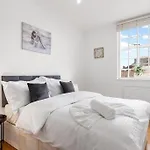 Modern 2 Bed 2 Bathroom Clapham