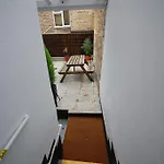 Newly Refurbished Studio Apartment - Flat 8