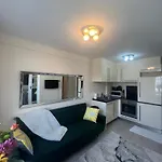 Beautiful One Bedroom Close To Harrods