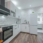 Modern 1 Bed Apartment - Us Embassy, Nine Elms & Battersea Station