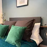 Beautiful En-Suite Room By Hostara Homes