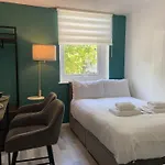 Modern Studio Flat In Central London
