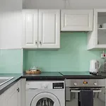 3 Bed Hackney Flat, 15 Minutes From Clissold Park