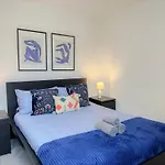Cozy 2-Bedroom Flat With Private Balcony Near Islington Station, Canonbury