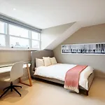 Exquisite 3Brs Maisonette Located In Chelsea