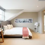 Exquisite 3Brs Maisonette Located In Chelsea