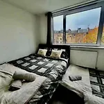 Paddington Private Room Sleeps 4