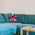 Bright New Flat Overlooking The Wembley Stadium
