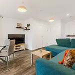 Bright New Flat Overlooking The Wembley Stadium