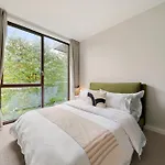 2 Bed 2 Bath Modern Apartment Near Big Ben In Zone1