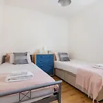 London Flat Near Wembley, Self Check In, Garden