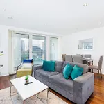 3 Bed Apartment In Canary Wharf, Weekly & Monthly Offers